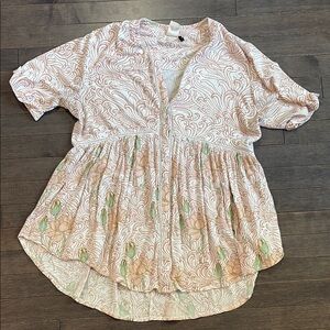 Anthropologie Akemi and Kin Pink and Cream Floral Blouse Women’s M (46% Rayon)